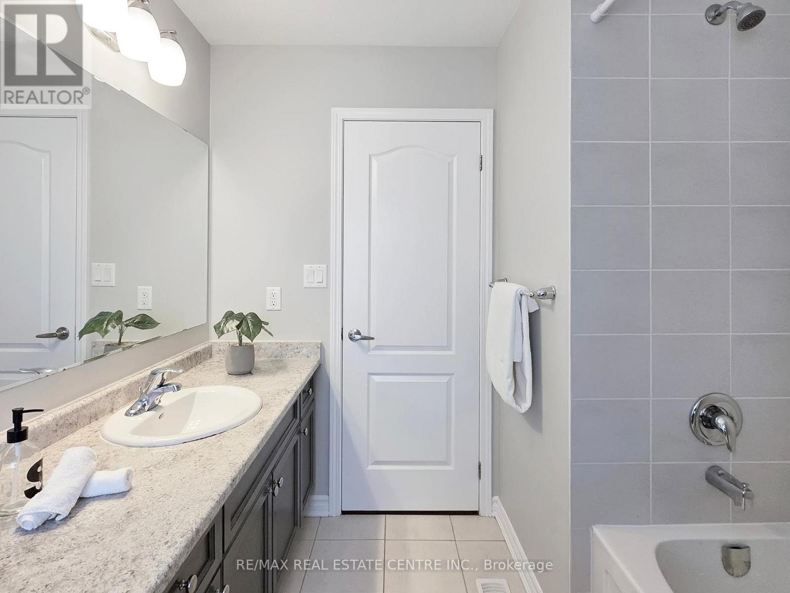 1538 Clitherow Street, Milton, Ontario L9E 0B1 - Photo 32 - W12568520