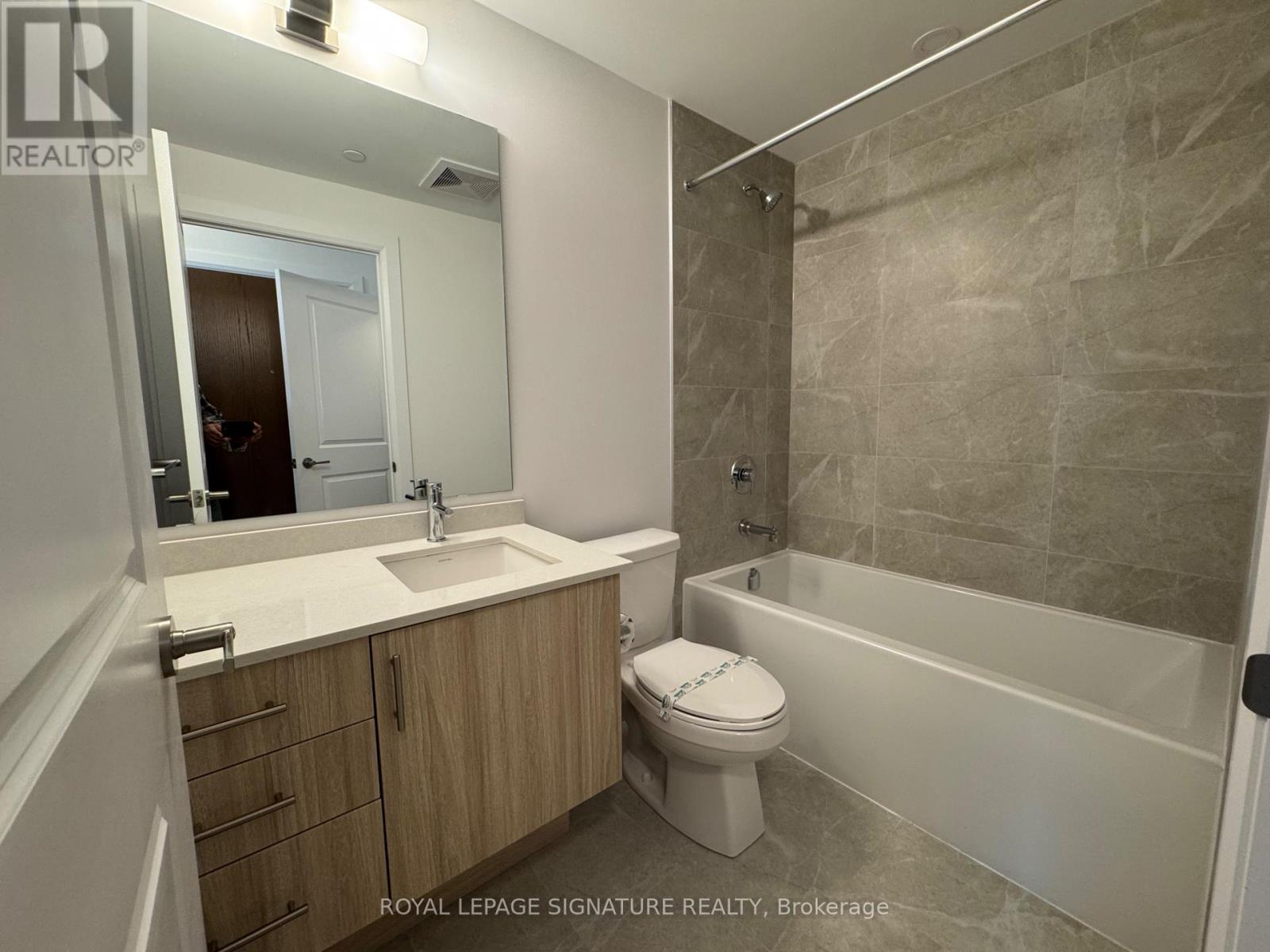 1802 - 3240 William Coltson Avenue, Oakville, Ontario L6H 8C8 - Photo 3 - W12566548