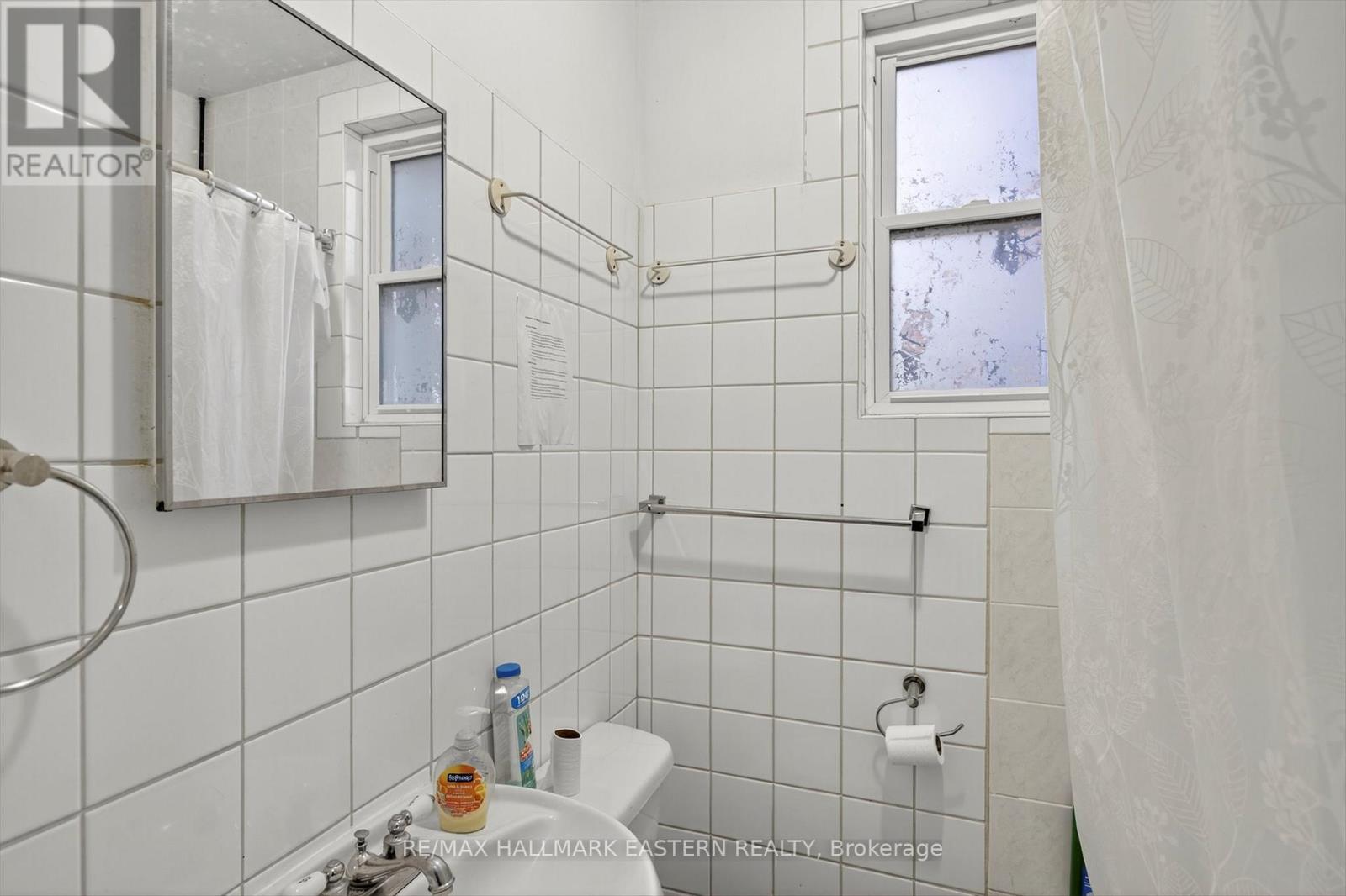 271 Thomas Street, Peterborough, Ontario K9J 5E7 - Photo 10 - X12568548