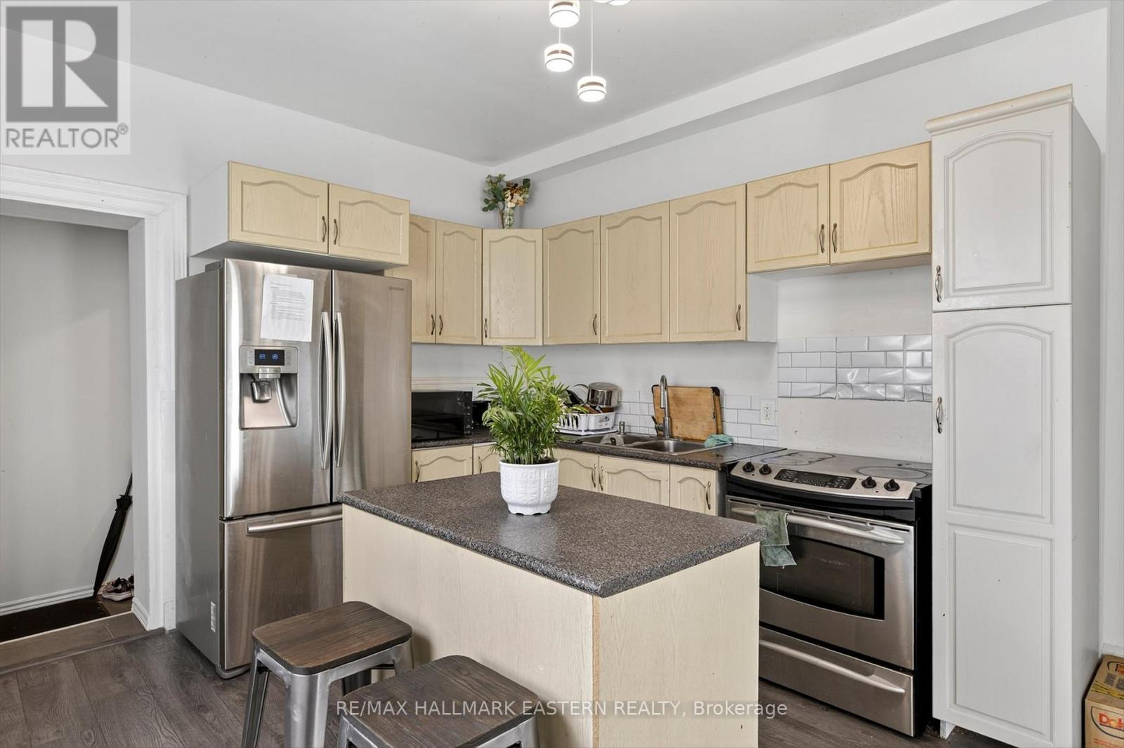 271 Thomas Street, Peterborough, Ontario K9J 5E7 - Photo 15 - X12568548