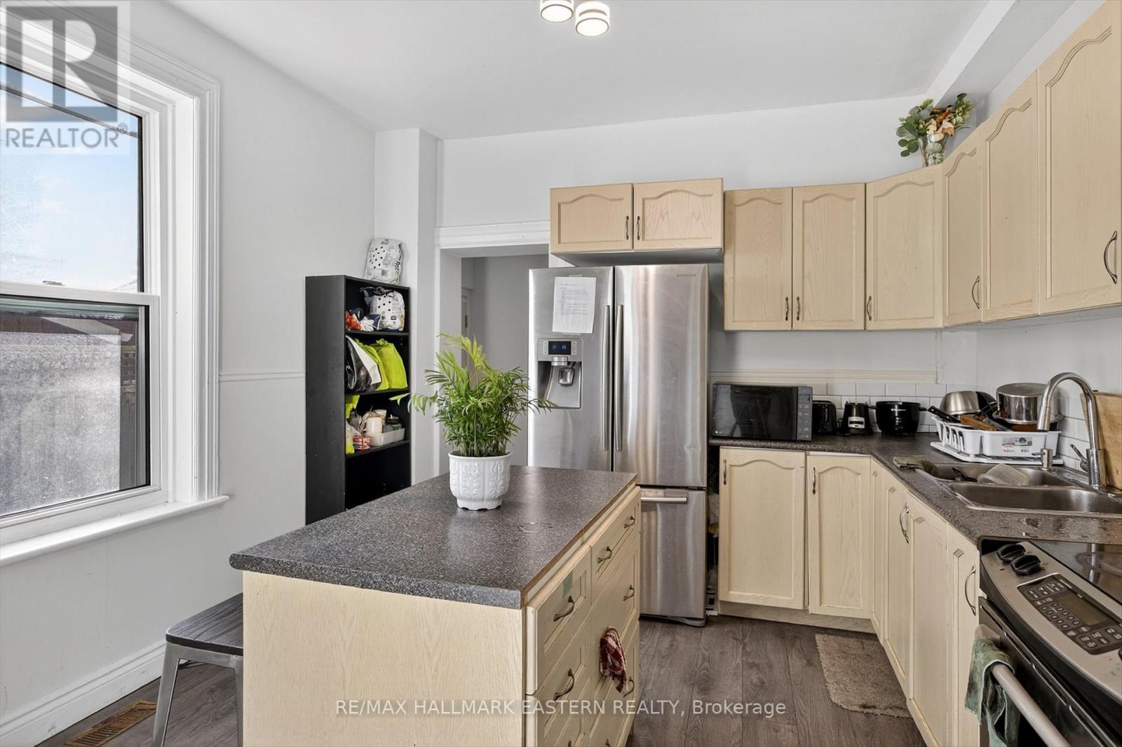 271 Thomas Street, Peterborough, Ontario K9J 5E7 - Photo 18 - X12568548