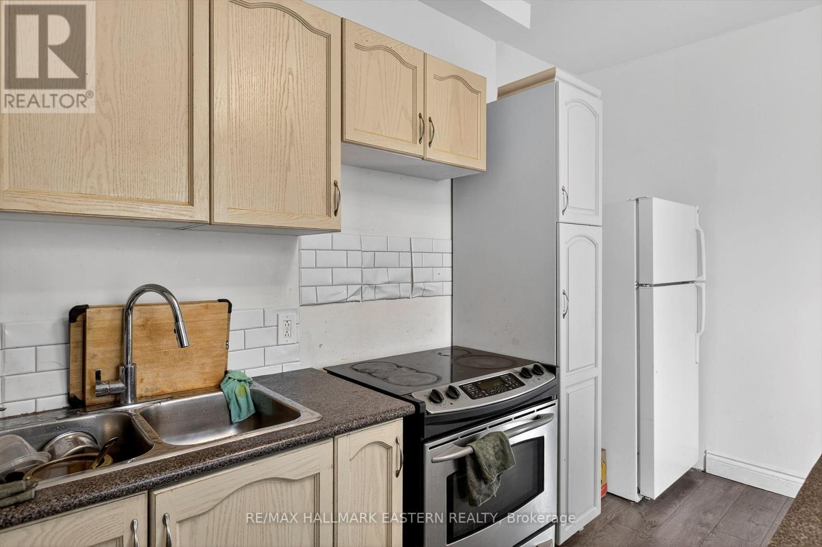 271 Thomas Street, Peterborough, Ontario K9J 5E7 - Photo 20 - X12568548