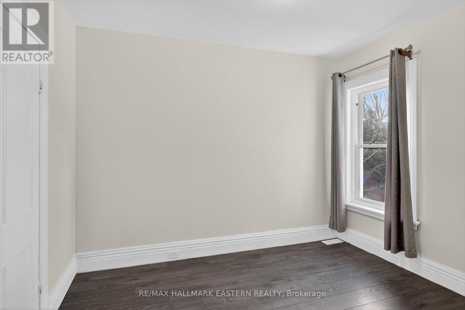 271 Thomas Street, Peterborough, Ontario K9J 5E7 - Photo 38 - X12568548