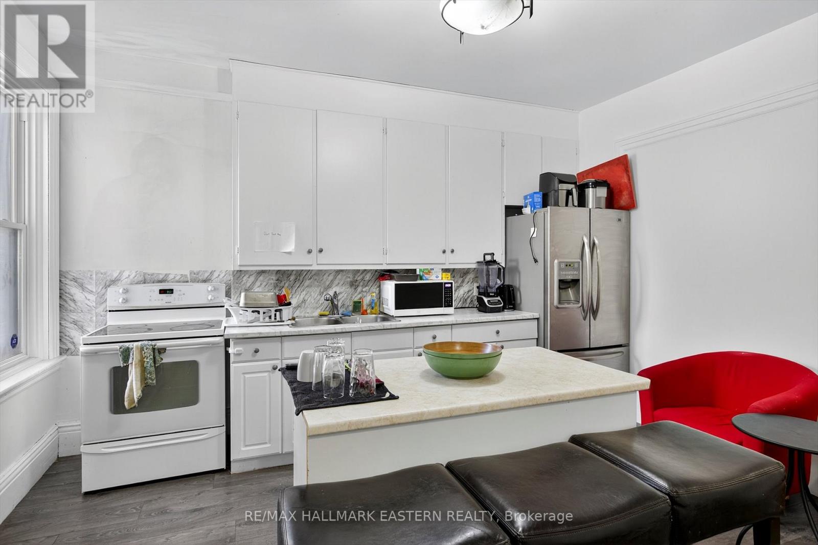 271 Thomas Street, Peterborough, Ontario K9J 5E7 - Photo 4 - X12568548