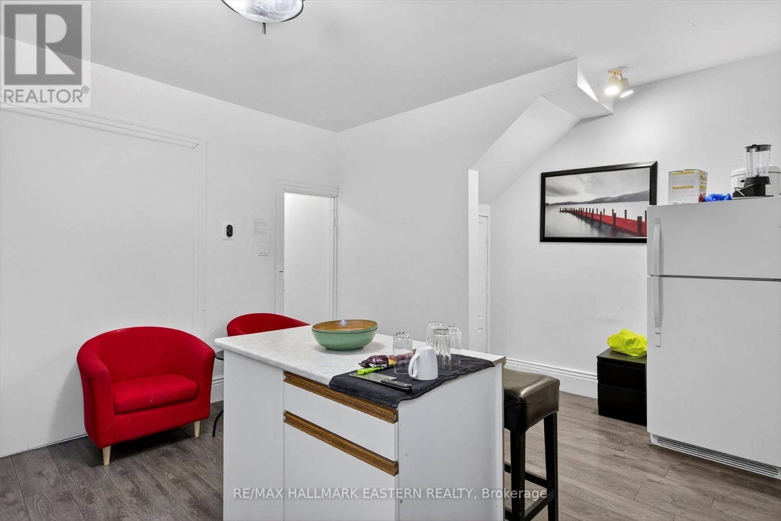 271 Thomas Street, Peterborough, Ontario K9J 5E7 - Photo 6 - X12568548