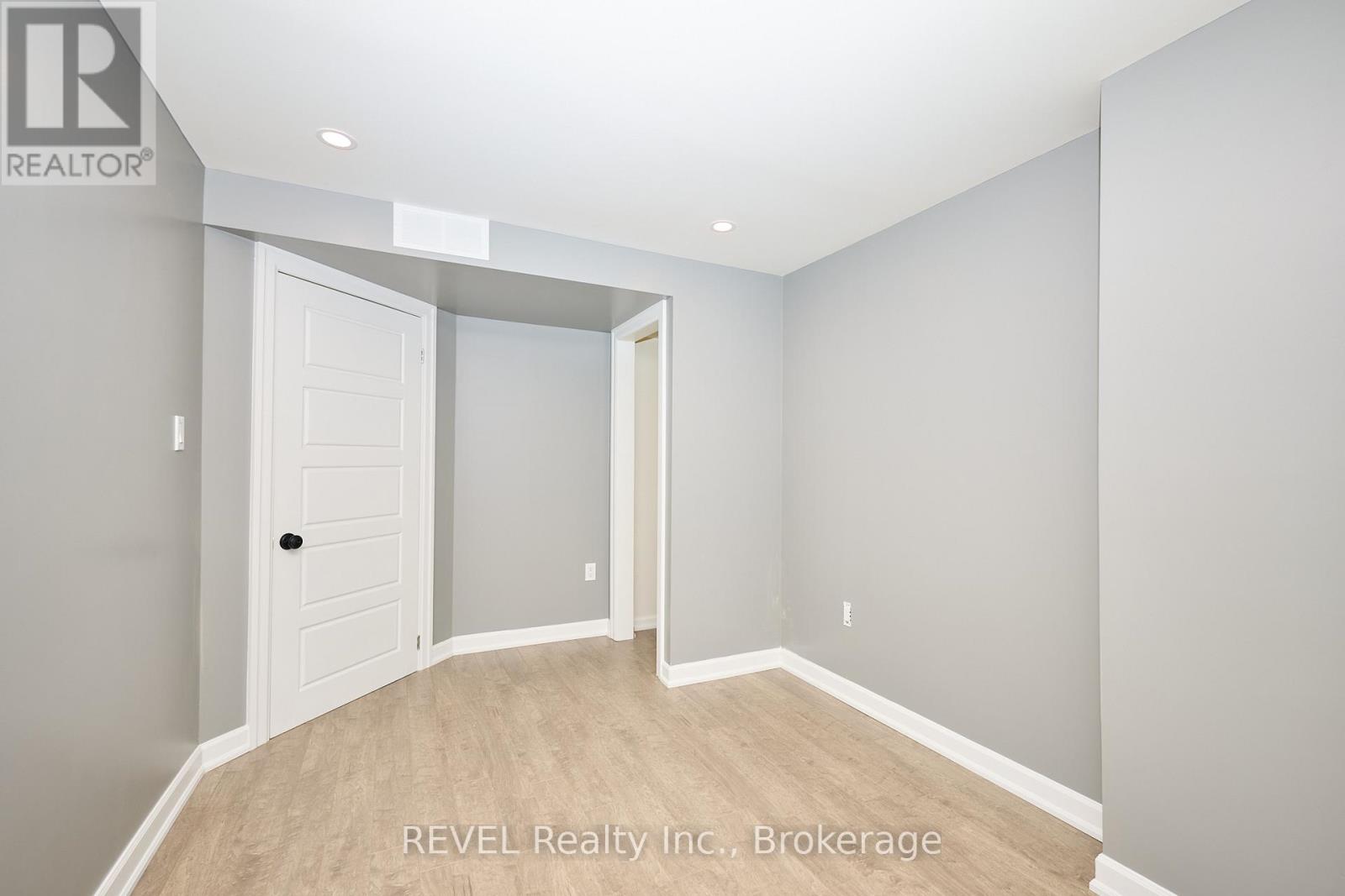 104 Tuliptree Road, Thorold, Ontario L2V 0A5 - Photo 13 - X12568570