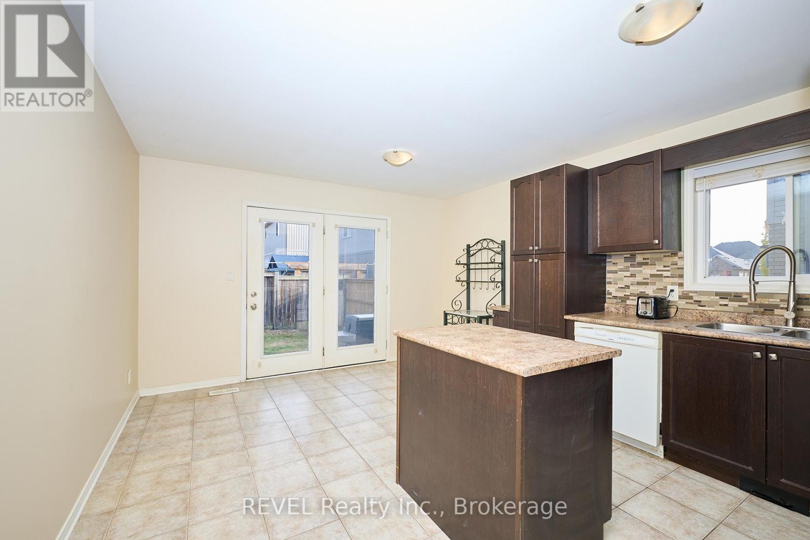 104 Tuliptree Road, Thorold, Ontario L2V 0A5 - Photo 23 - X12568570