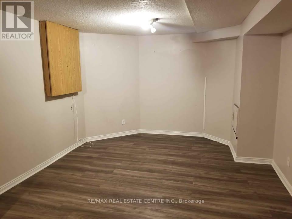 ( Lower ) - 587 Farwell Crescent, Mississauga, Ontario  L5R 2A6 - Photo 4 - W12556564