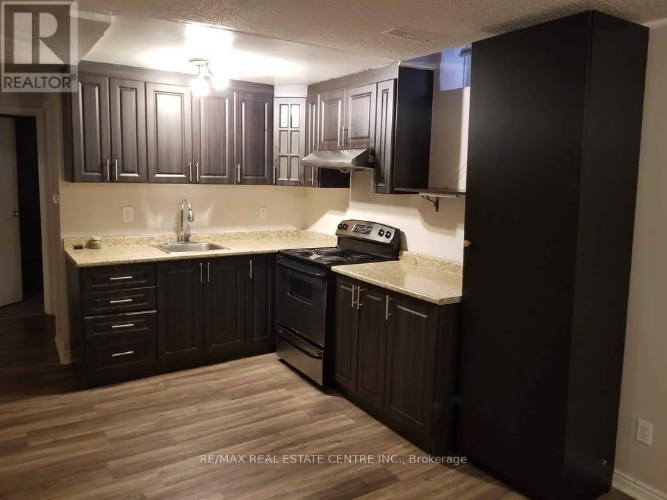 ( Lower ) - 587 Farwell Crescent, Mississauga, Ontario  L5R 2A6 - Photo 2 - W12556564