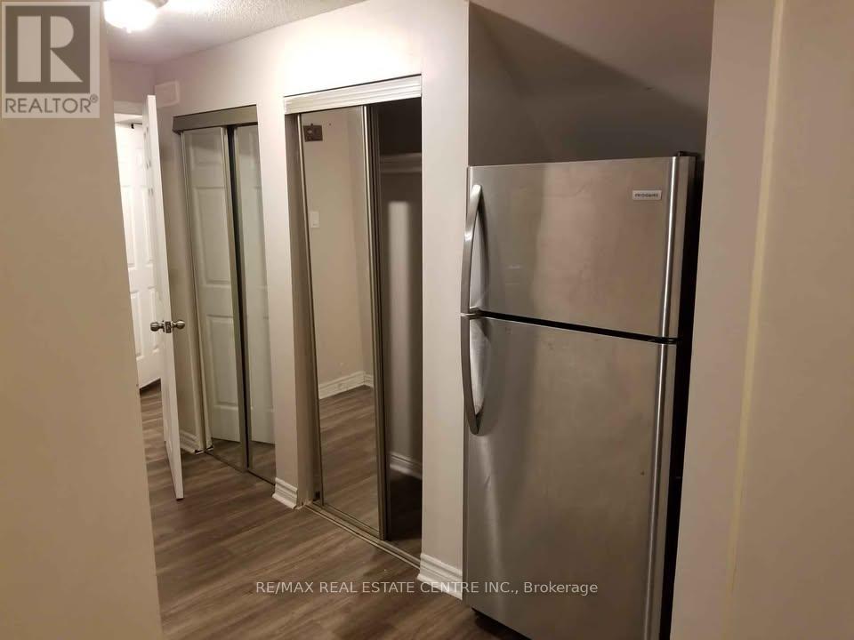 ( Lower ) - 587 Farwell Crescent, Mississauga, Ontario  L5R 2A6 - Photo 10 - W12556564