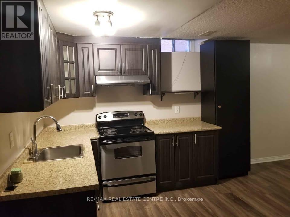 ( Lower ) - 587 Farwell Crescent, Mississauga, Ontario  L5R 2A6 - Photo 3 - W12556564