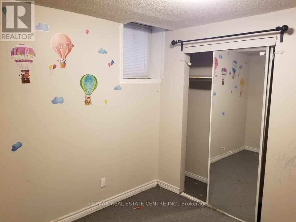 ( Lower ) - 587 Farwell Crescent, Mississauga, Ontario  L5R 2A6 - Photo 9 - W12556564