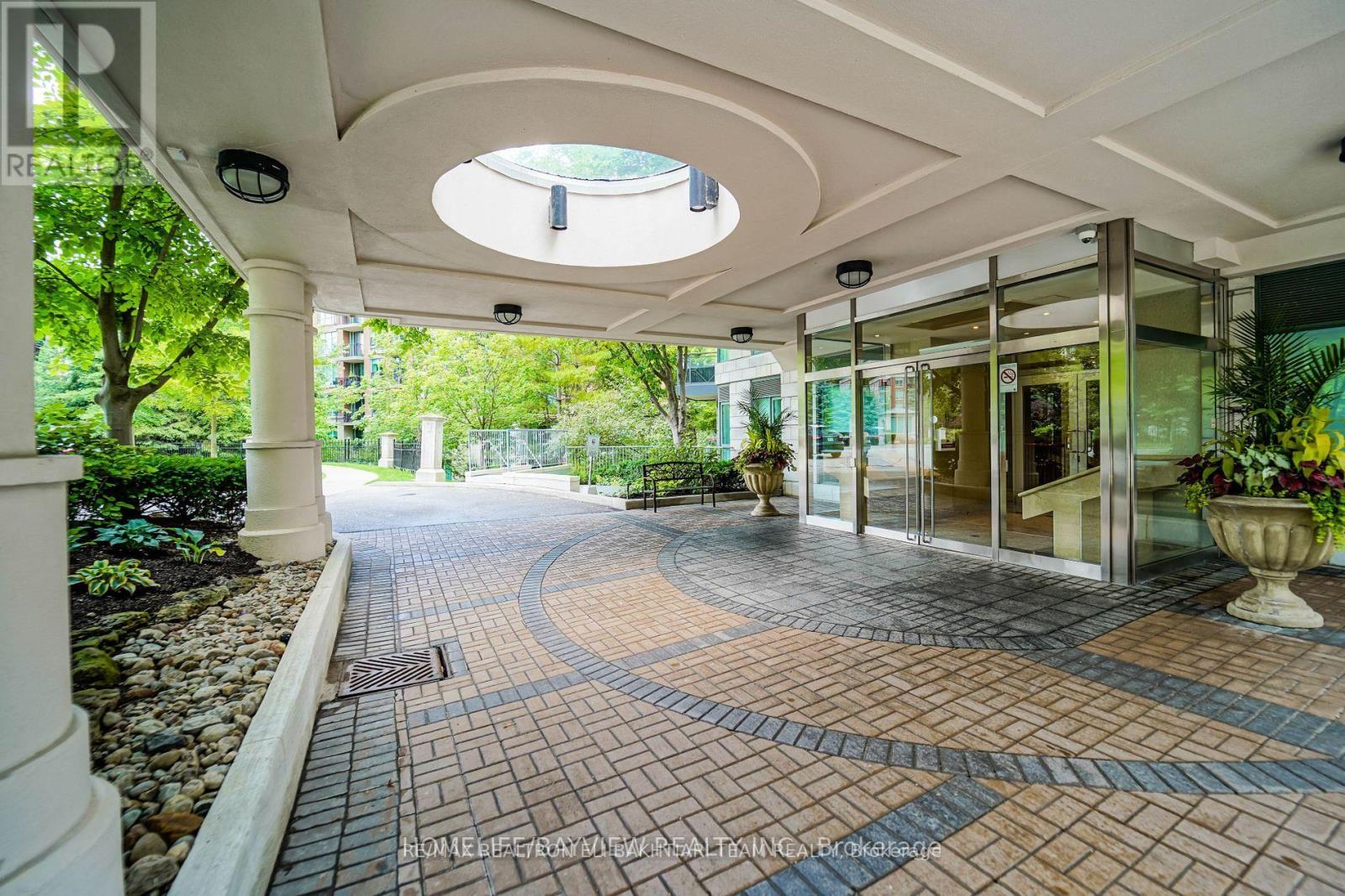 618 - 11 William Carson Crescent, Toronto, Ontario  M2P 2G1 - Photo 2 - C12568576