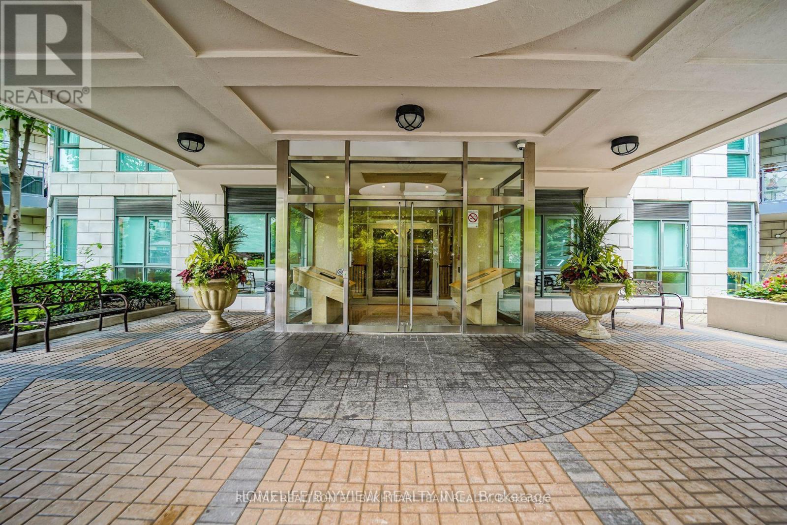 618 - 11 William Carson Crescent, Toronto, Ontario  M2P 2G1 - Photo 3 - C12568576