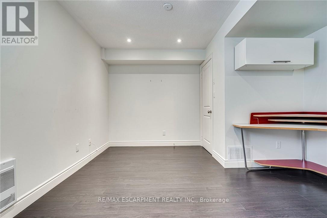 3 Johnson Farm Lane, Toronto, Ontario  M2N 0G6 - Photo 45 - C12568590