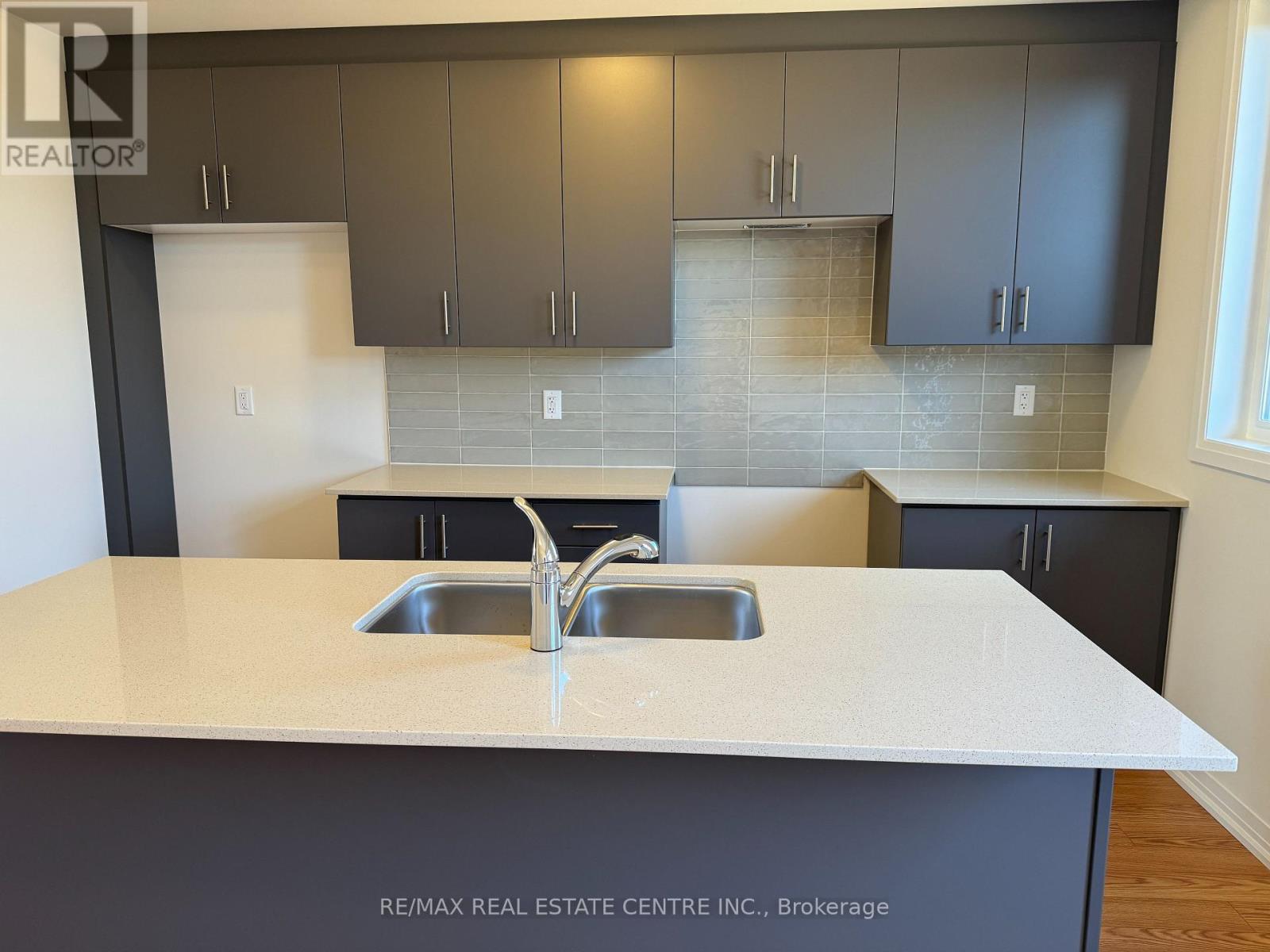 5 Cherry Hill Lane, Barrie (Painswick South), Ontario  L9J 0M7 - Photo 11 - S12568554