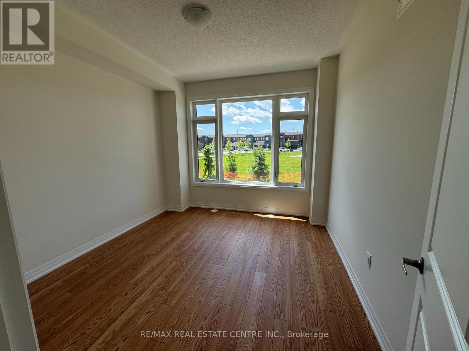 5 Cherry Hill Lane, Barrie (Painswick South), Ontario  L9J 0M7 - Photo 15 - S12568554