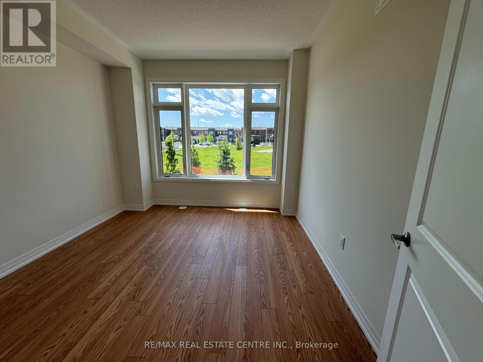 5 Cherry Hill Lane, Barrie (Painswick South), Ontario  L9J 0M7 - Photo 16 - S12568554