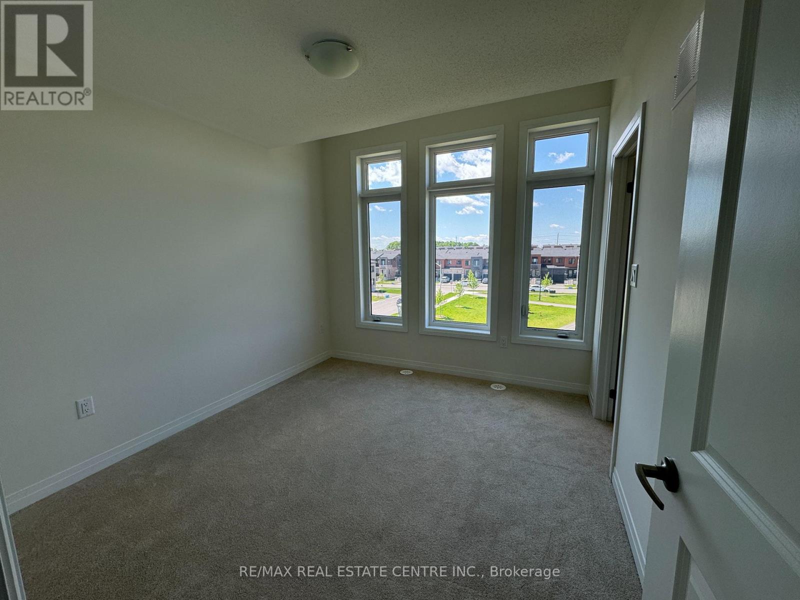 5 Cherry Hill Lane, Barrie (Painswick South), Ontario  L9J 0M7 - Photo 17 - S12568554