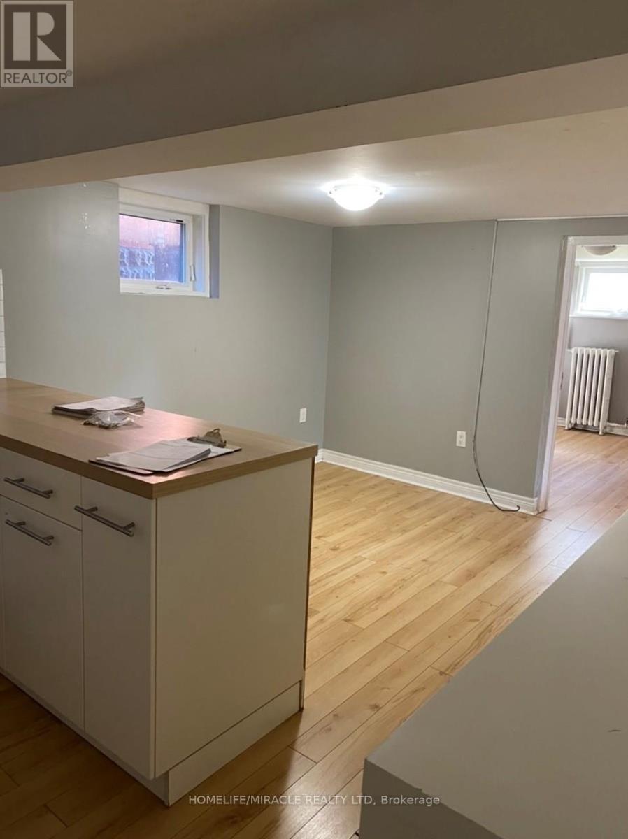 7 - 78 Fifth Street S, Toronto, Ontario  M8V 2Z3 - Photo 4 - W12568542