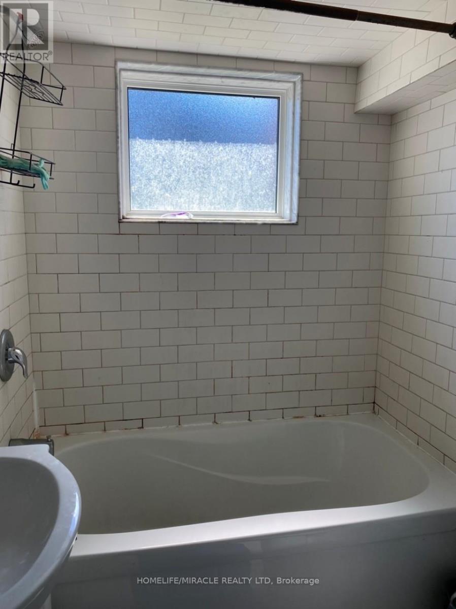 7 - 78 Fifth Street S, Toronto, Ontario  M8V 2Z3 - Photo 8 - W12568542