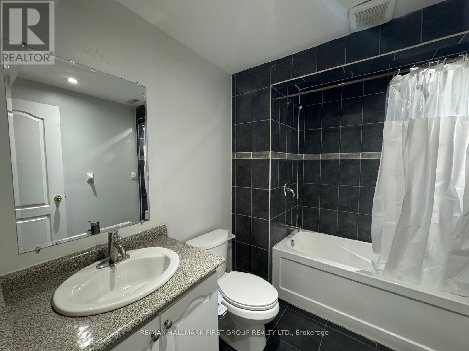 100 Fiddleneck Crescent, Brampton, Ontario  L6R 2E2 - Photo 3 - W12568546
