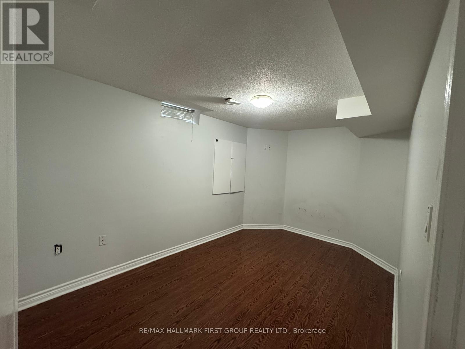 100 Fiddleneck Crescent, Brampton, Ontario  L6R 2E2 - Photo 5 - W12568546