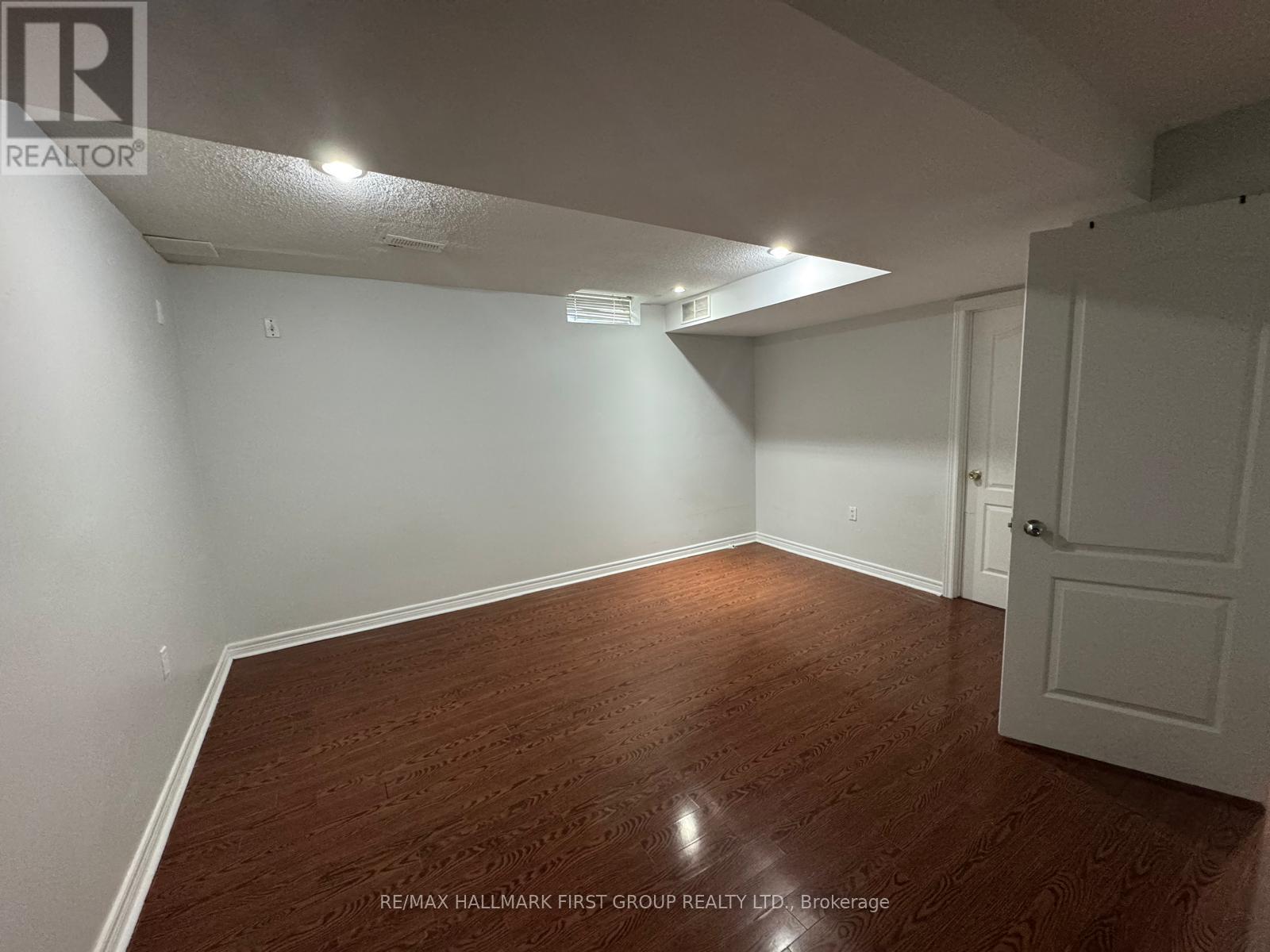 100 Fiddleneck Crescent, Brampton, Ontario  L6R 2E2 - Photo 7 - W12568546