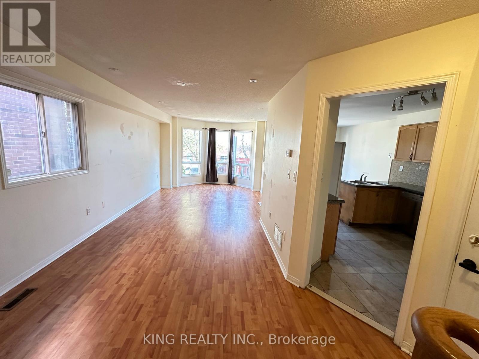 77 Forestgrove Circle, Brampton, Ontario  L6Z 4T4 - Photo 3 - W12568574