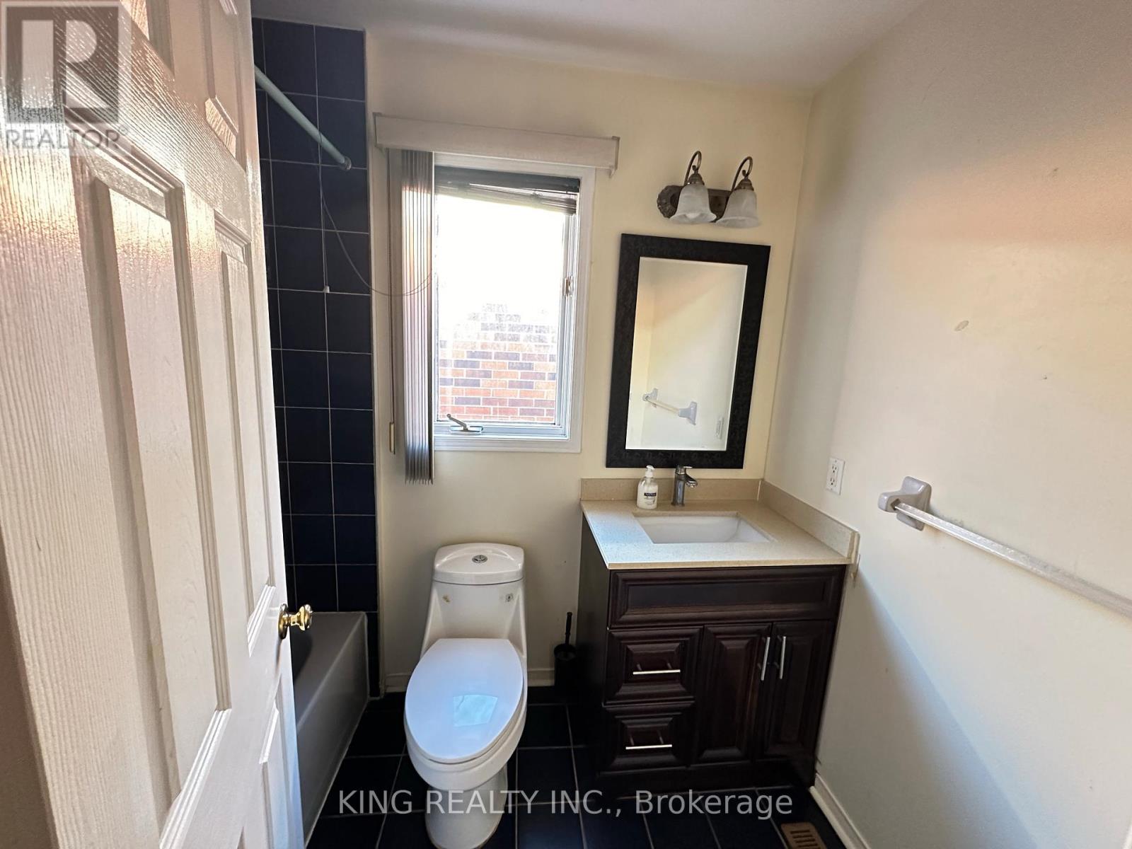 77 Forestgrove Circle, Brampton, Ontario  L6Z 4T4 - Photo 31 - W12568574