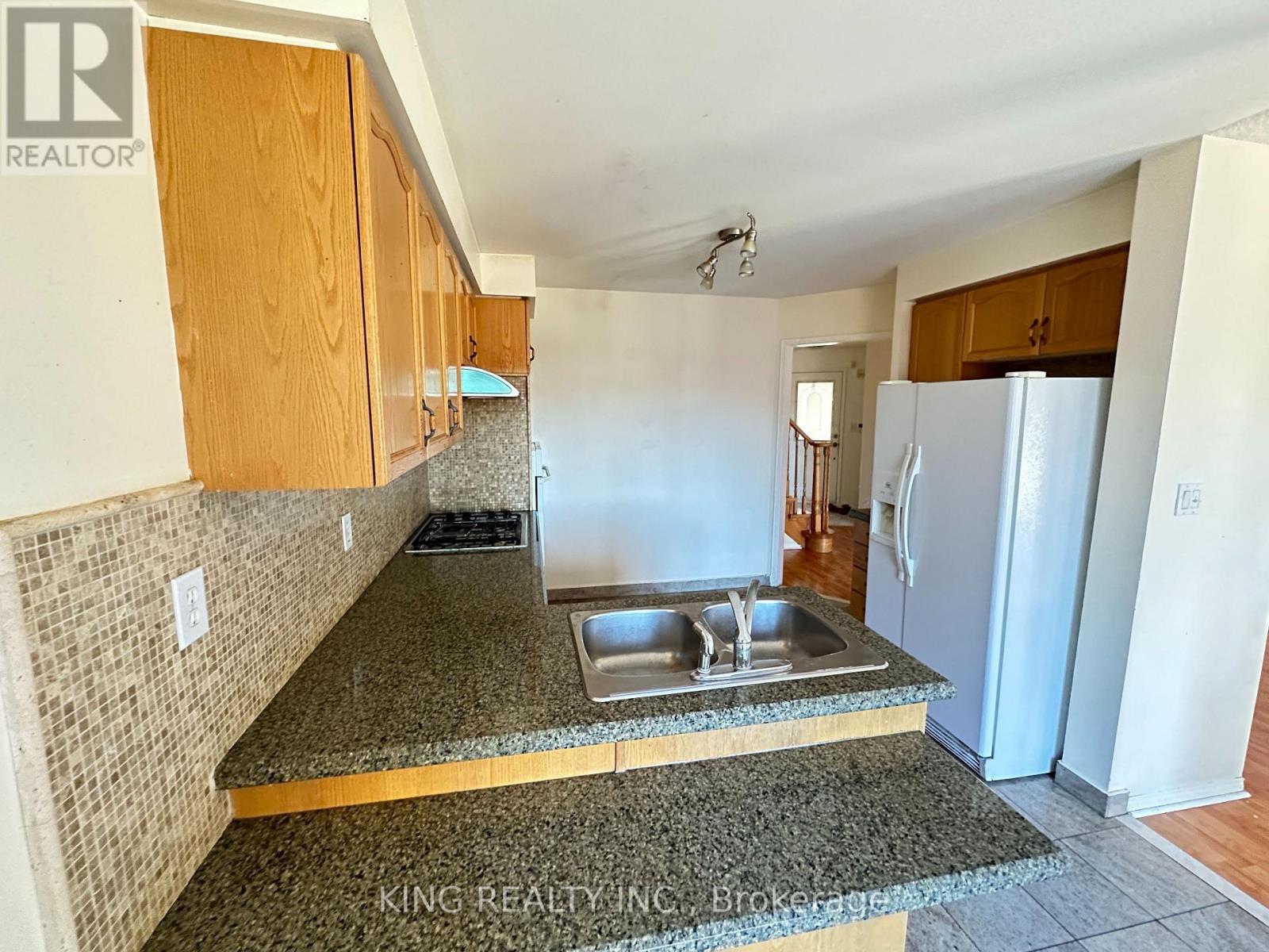 77 Forestgrove Circle, Brampton, Ontario  L6Z 4T4 - Photo 6 - W12568574