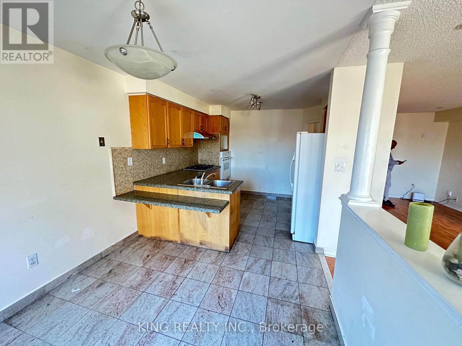 77 Forestgrove Circle, Brampton, Ontario  L6Z 4T4 - Photo 9 - W12568574