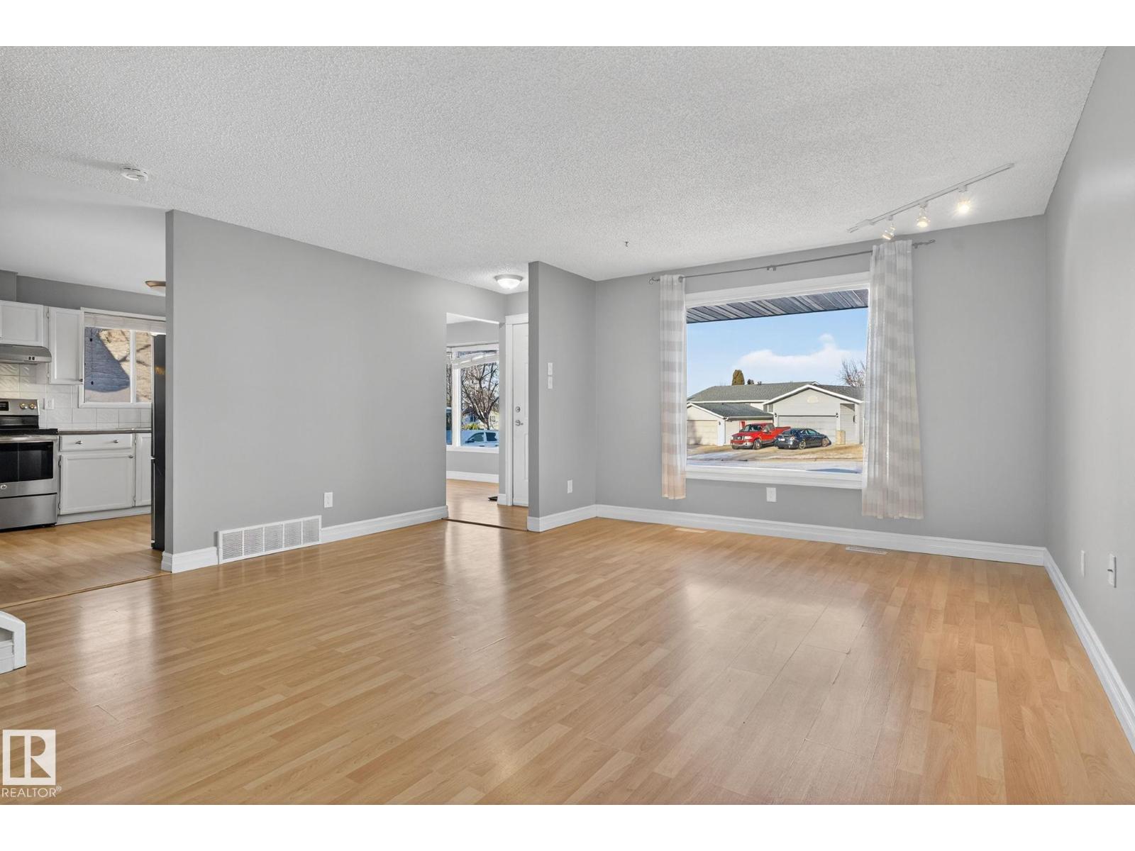 4111 32 Av Nw, Edmonton, Alberta  T6L 3W6 - Photo 21 - E4466380