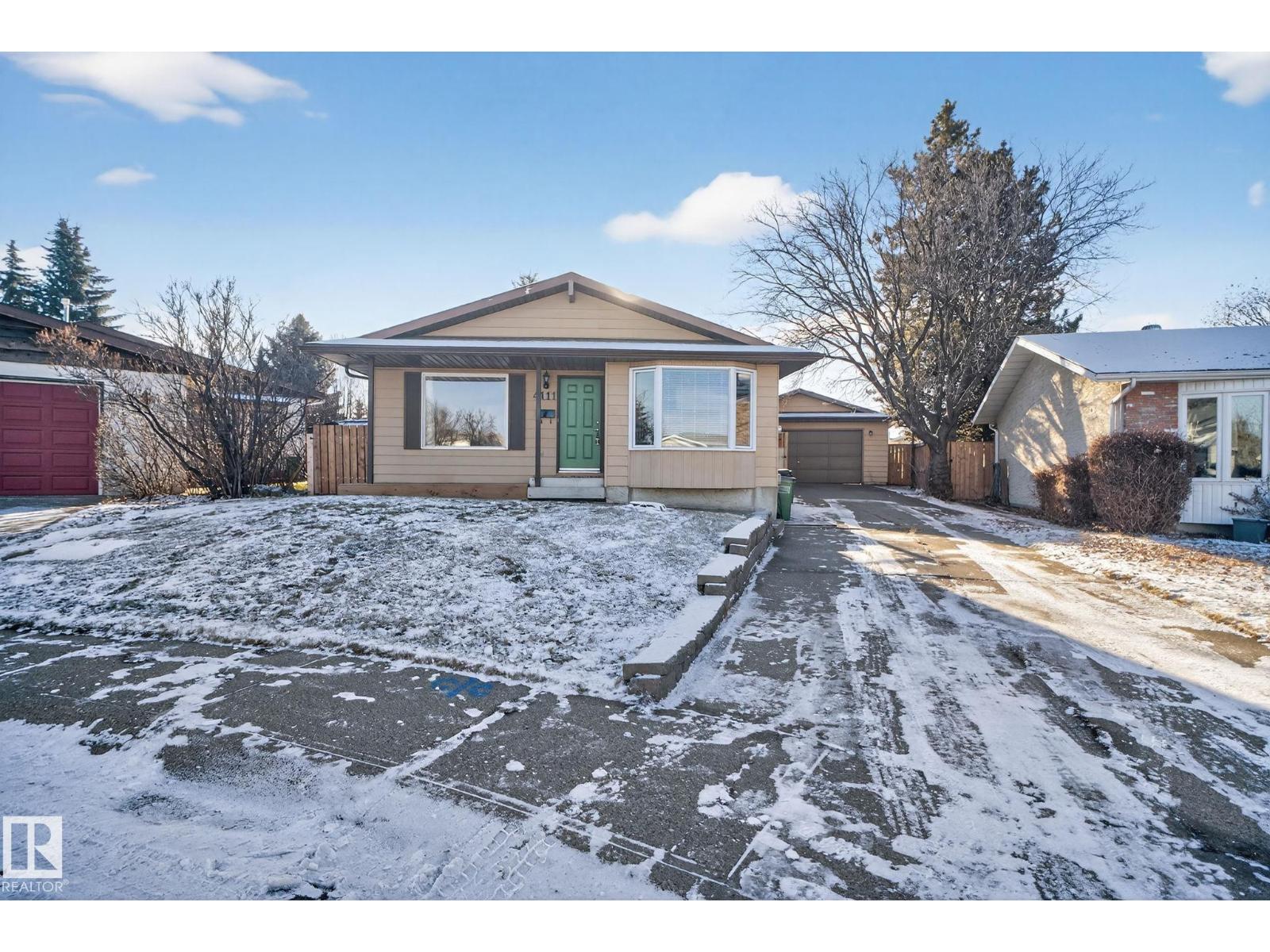 4111 32 Av Nw, Edmonton, Alberta  T6L 3W6 - Photo 2 - E4466380