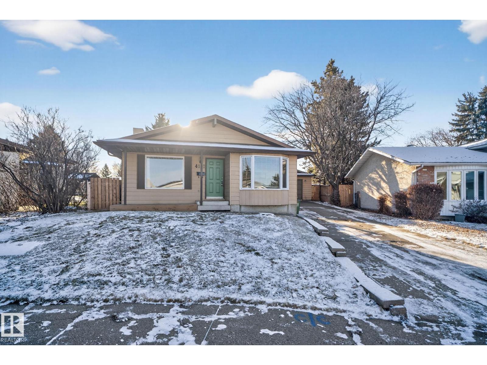 4111 32 Av Nw, Edmonton, Alberta  T6L 3W6 - Photo 3 - E4466380
