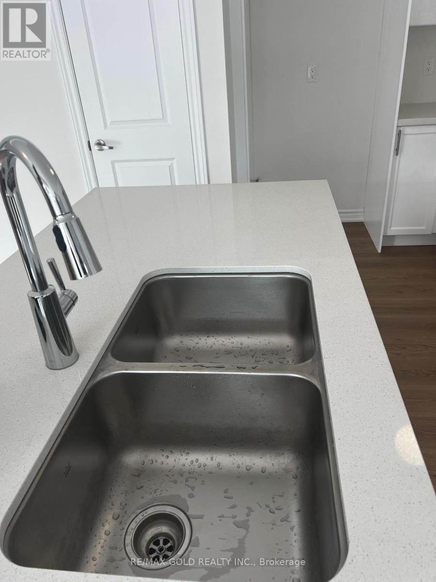 559 Tim Manley Avenue, Caledon, Ontario  L7C 4J4 - Photo 9 - W12568160