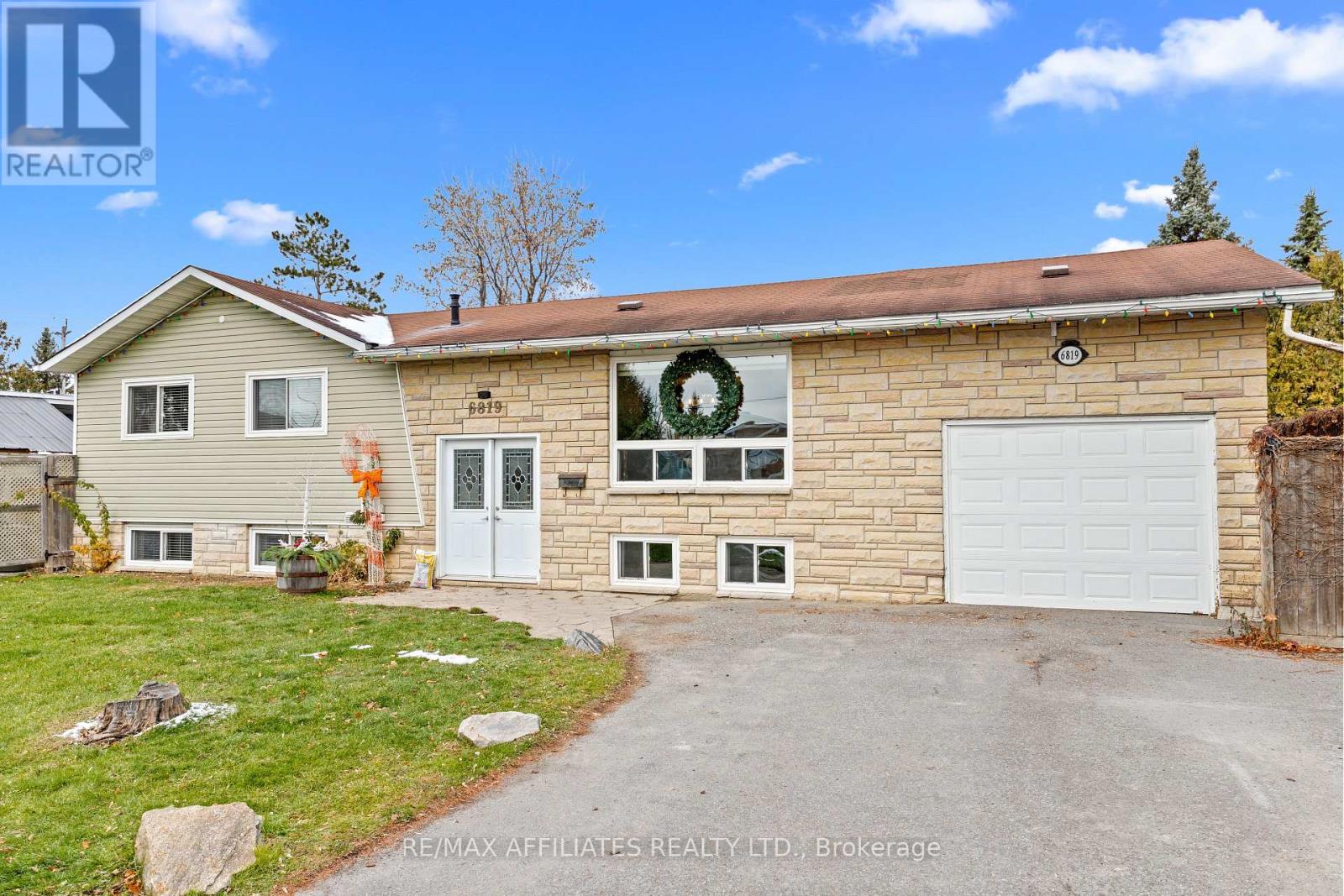 #2 - 6819 Rocque Street, Ottawa, Ontario  K1C 1A3 - Photo 1 - X12568594