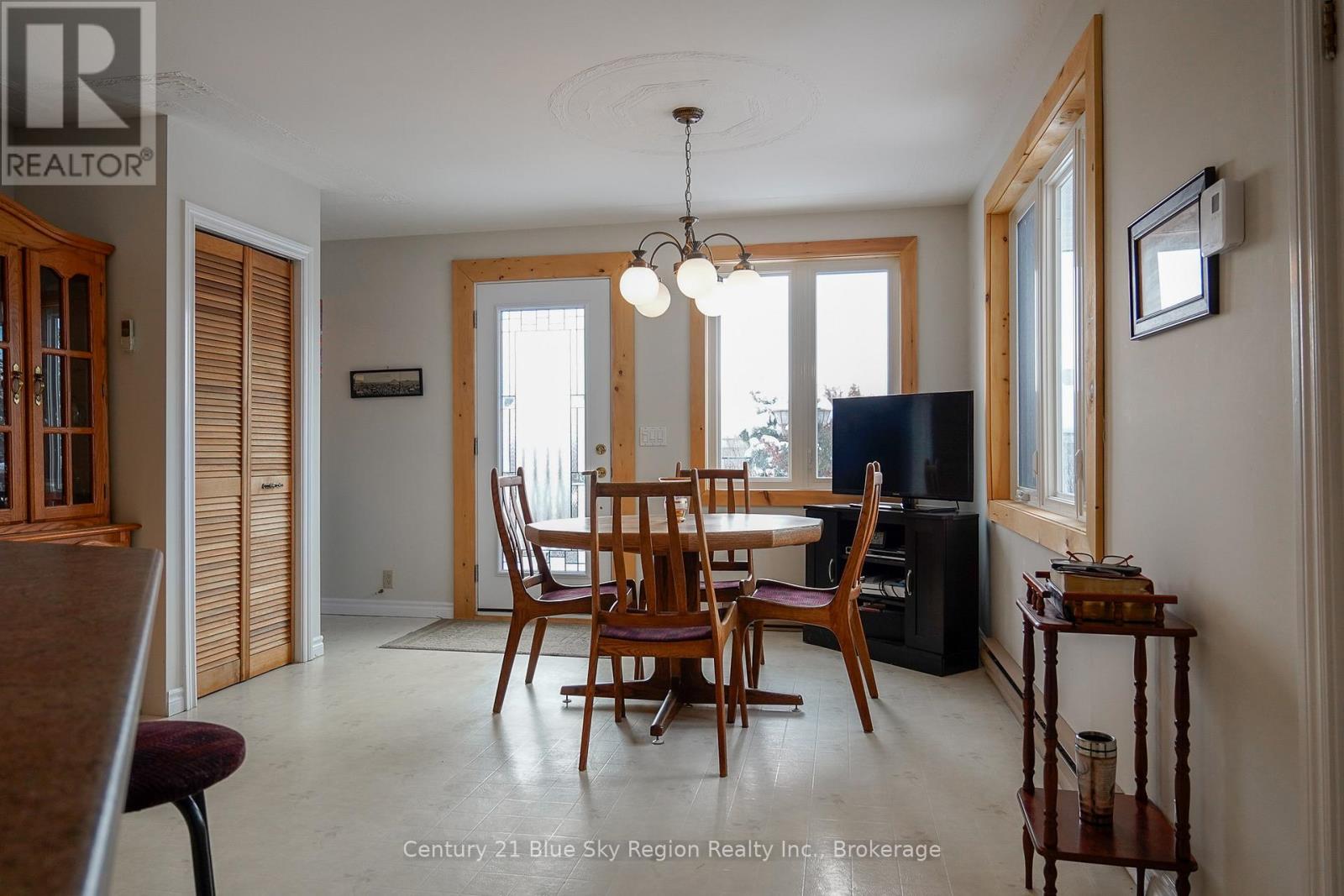 22 Dubeau Street, West Nipissing, Ontario  P0H 2M0 - Photo 8 - X12550348