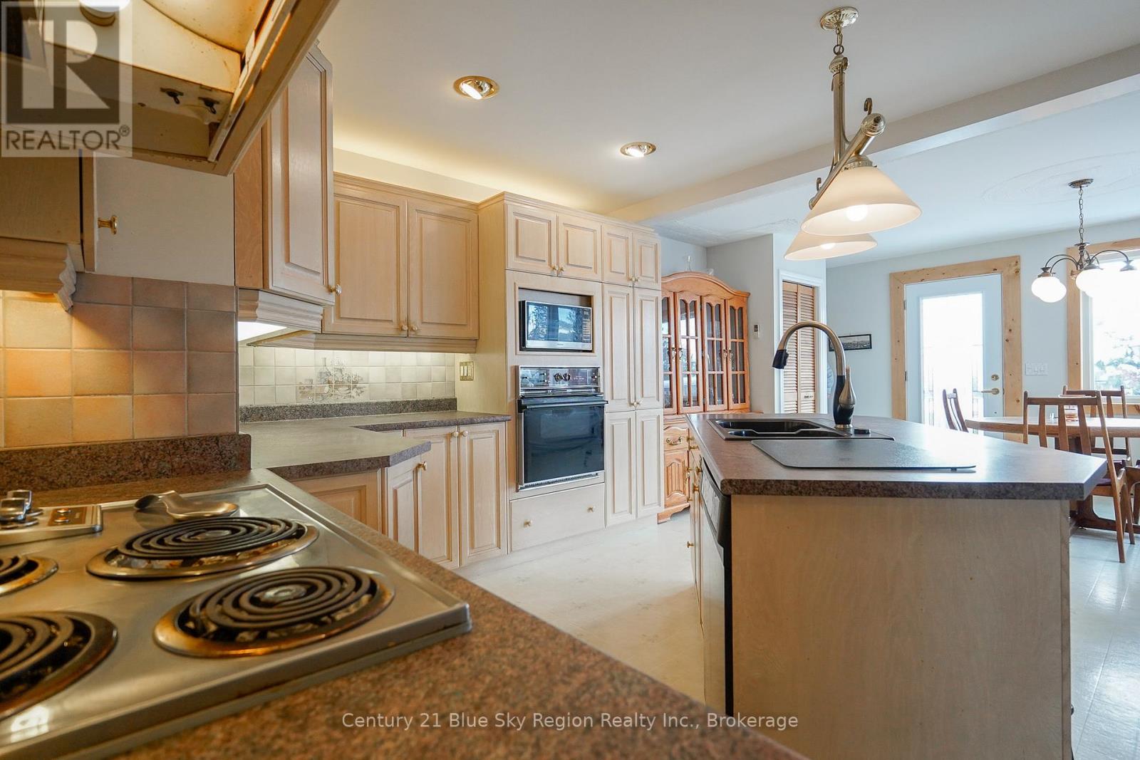 22 Dubeau Street, West Nipissing, Ontario  P0H 2M0 - Photo 7 - X12550348