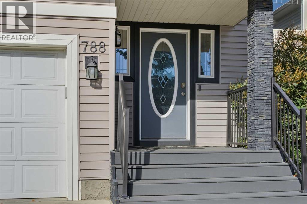 788 Luxstone Landing Sw, Airdrie, Alberta  T4B 3L1 - Photo 7 - A2263313