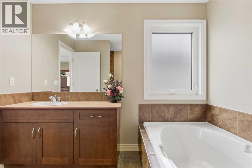 788 Luxstone Landing Sw, Airdrie, Alberta  T4B 3L1 - Photo 26 - A2263313