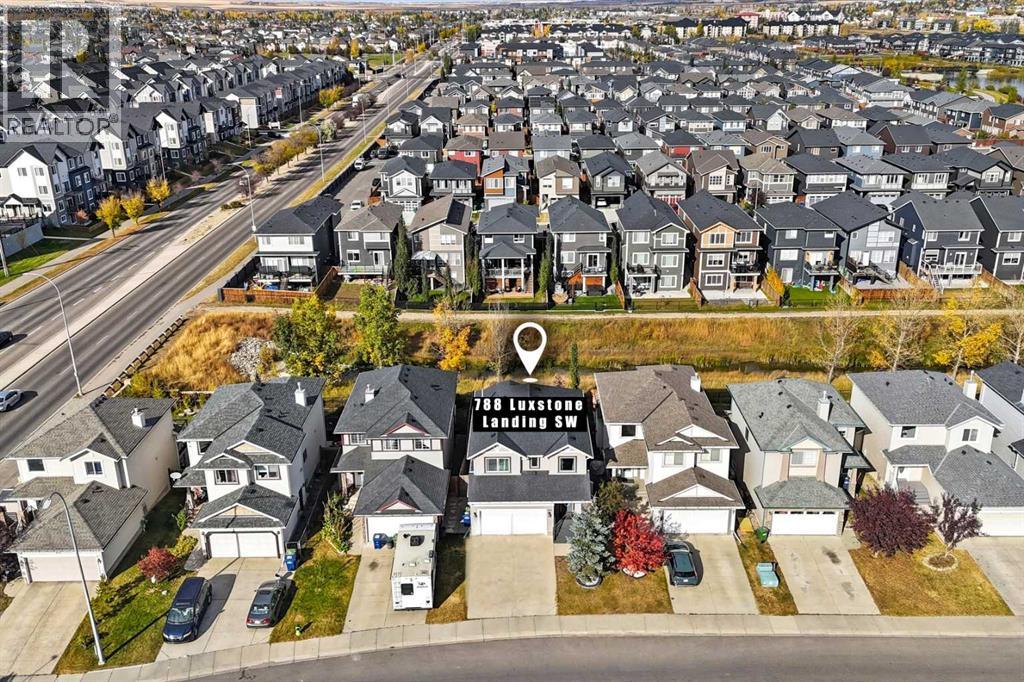 788 Luxstone Landing Sw, Airdrie, Alberta  T4B 3L1 - Photo 3 - A2263313
