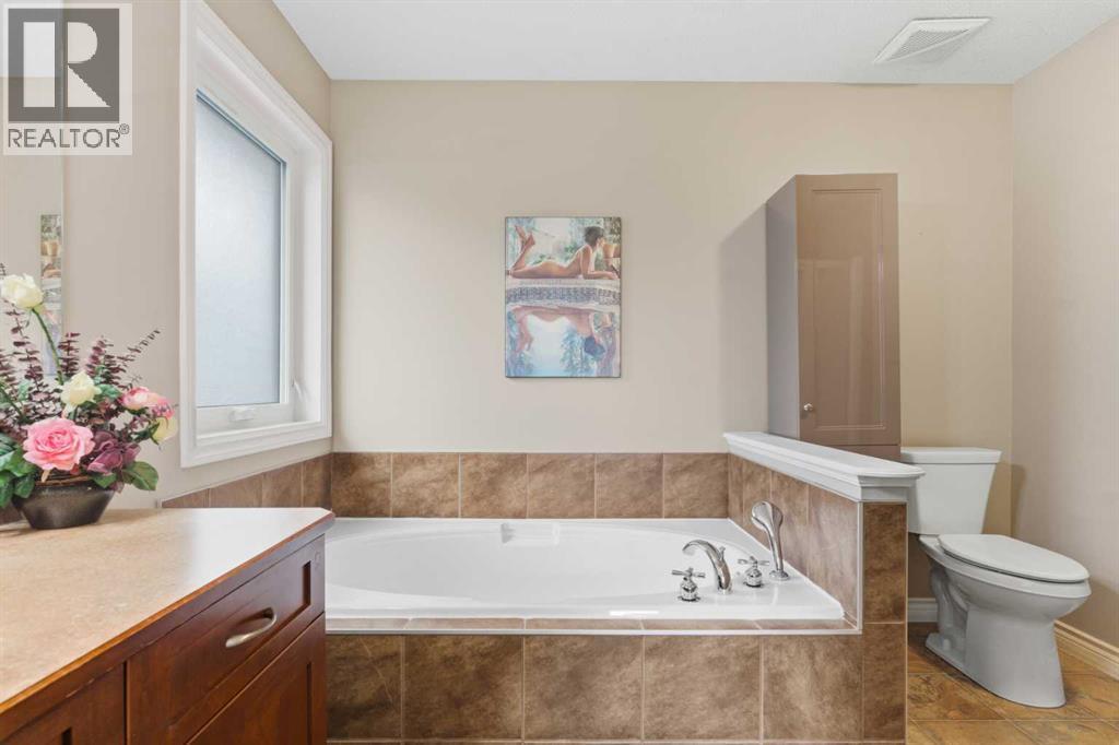 788 Luxstone Landing Sw, Airdrie, Alberta  T4B 3L1 - Photo 25 - A2263313