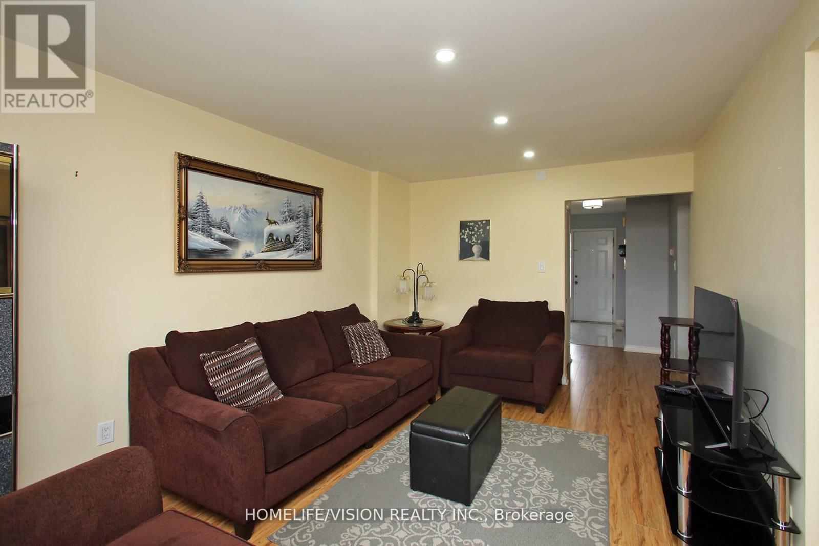 15 - 3430 Brandon Gate Drive, Mississauga, Ontario  L4T 3T4 - Photo 5 - W12468641