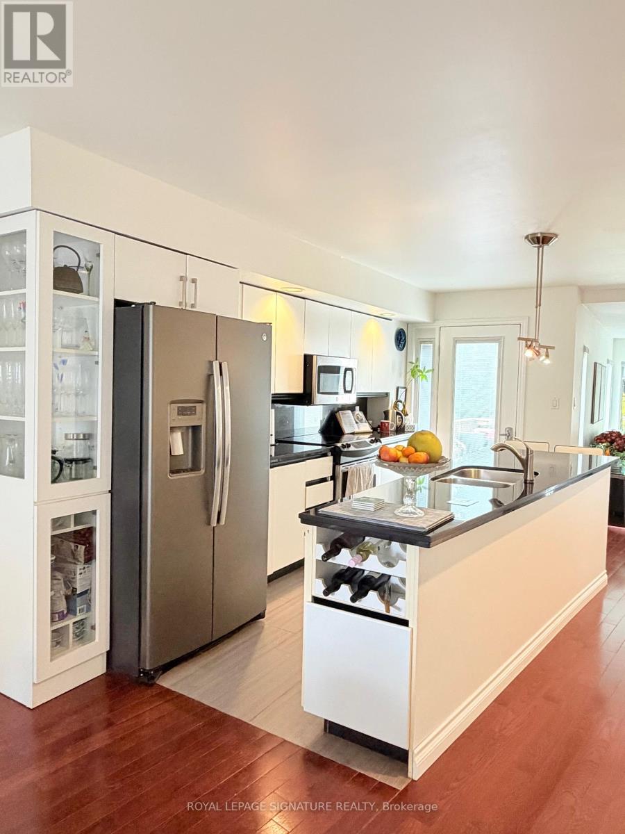 Upper - 490 Windermere Avenue, Toronto, Ontario M6S 3L6 - Photo 11 - W12568604