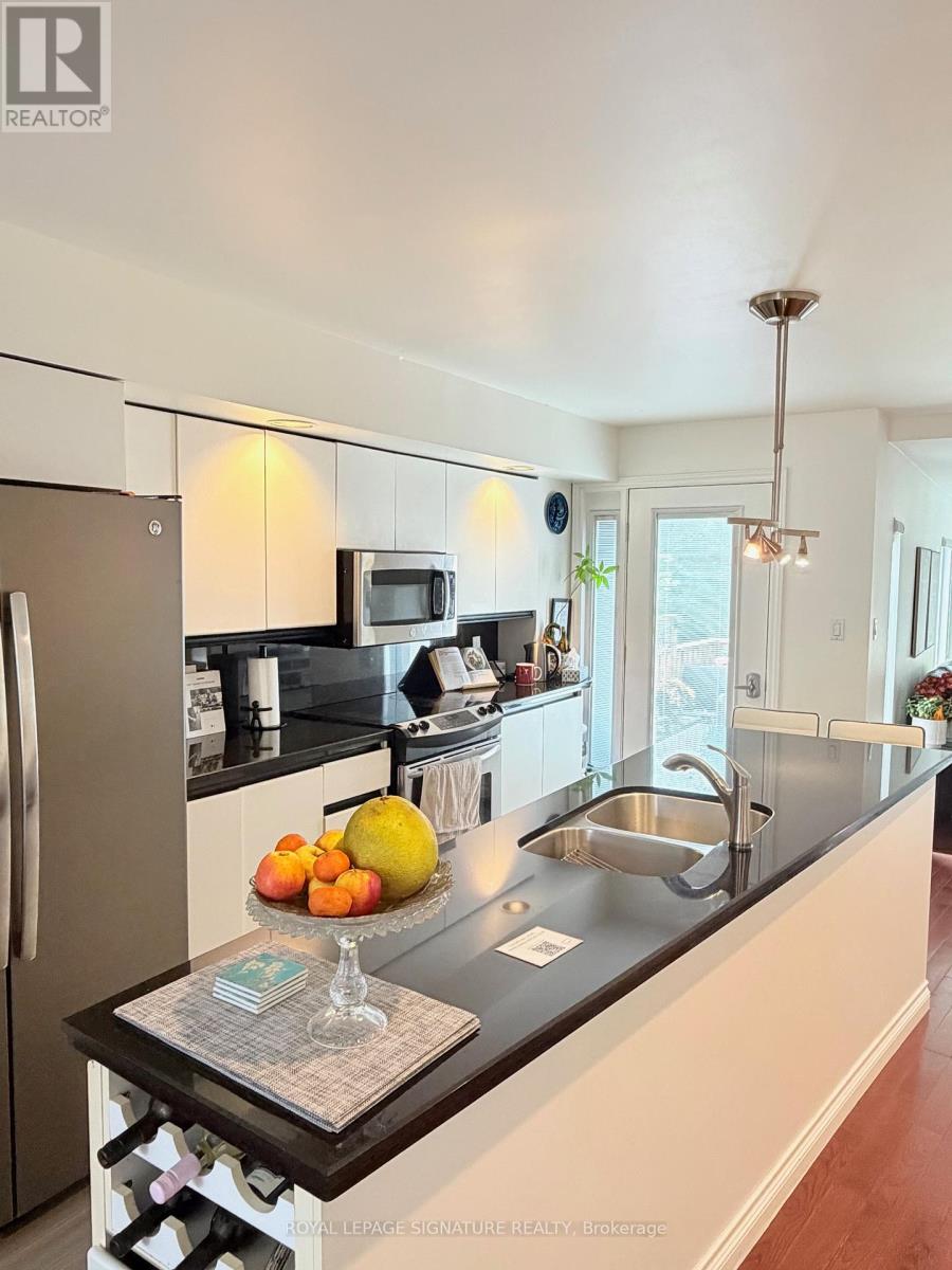 Upper - 490 Windermere Avenue, Toronto, Ontario M6S 3L6 - Photo 12 - W12568604