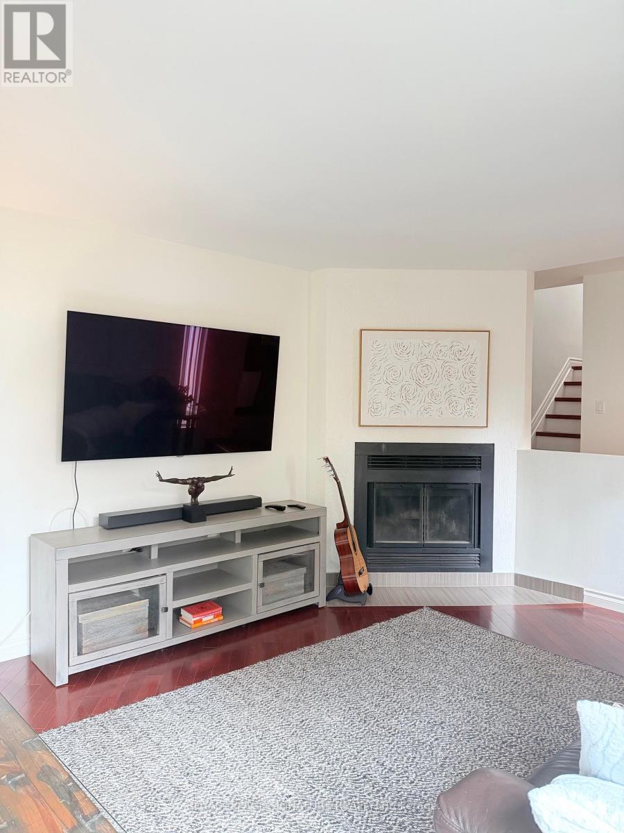 Upper - 490 Windermere Avenue, Toronto, Ontario M6S 3L6 - Photo 15 - W12568604