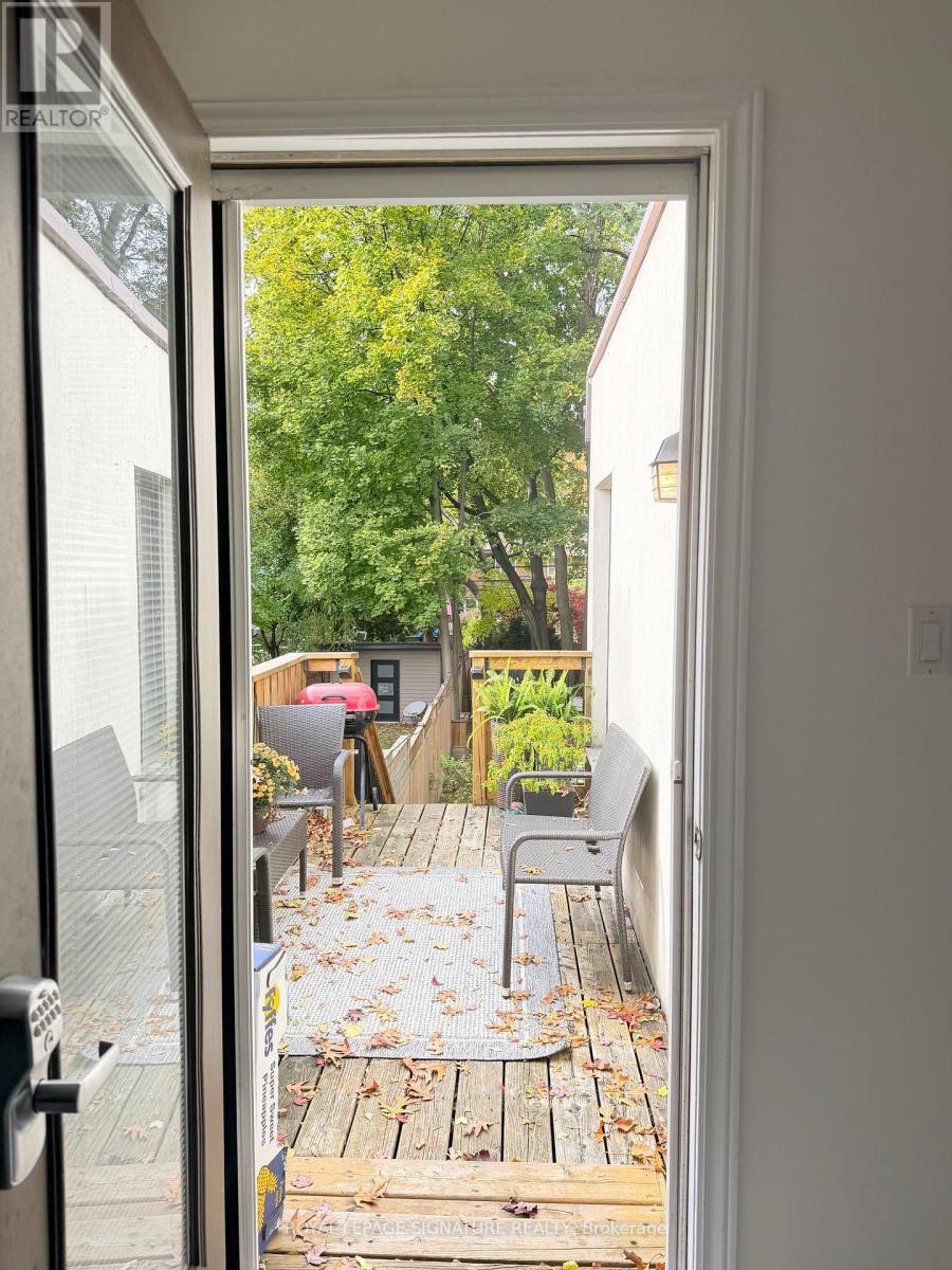 Upper - 490 Windermere Avenue, Toronto, Ontario M6S 3L6 - Photo 16 - W12568604