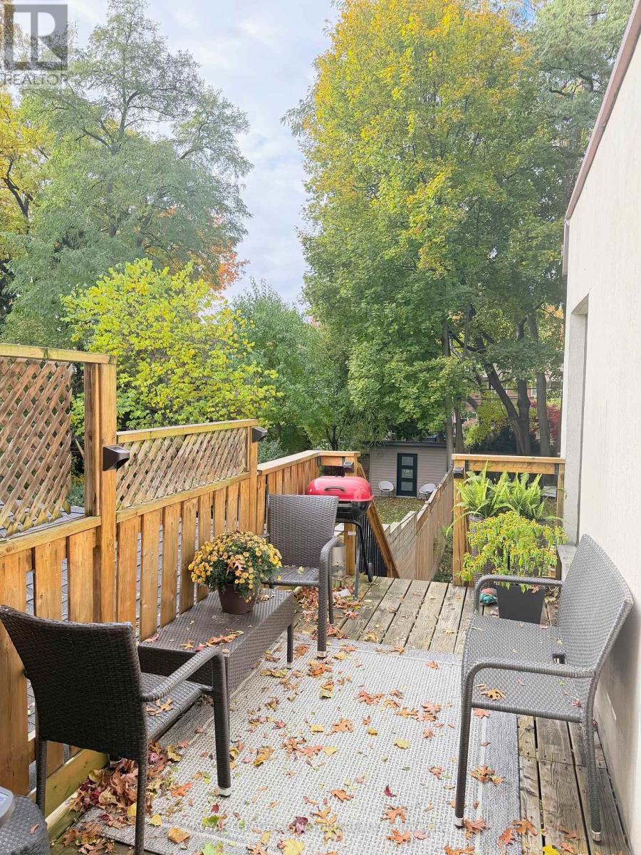 Upper - 490 Windermere Avenue, Toronto, Ontario M6S 3L6 - Photo 17 - W12568604