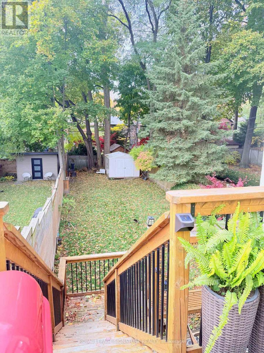 Upper - 490 Windermere Avenue, Toronto, Ontario M6S 3L6 - Photo 18 - W12568604